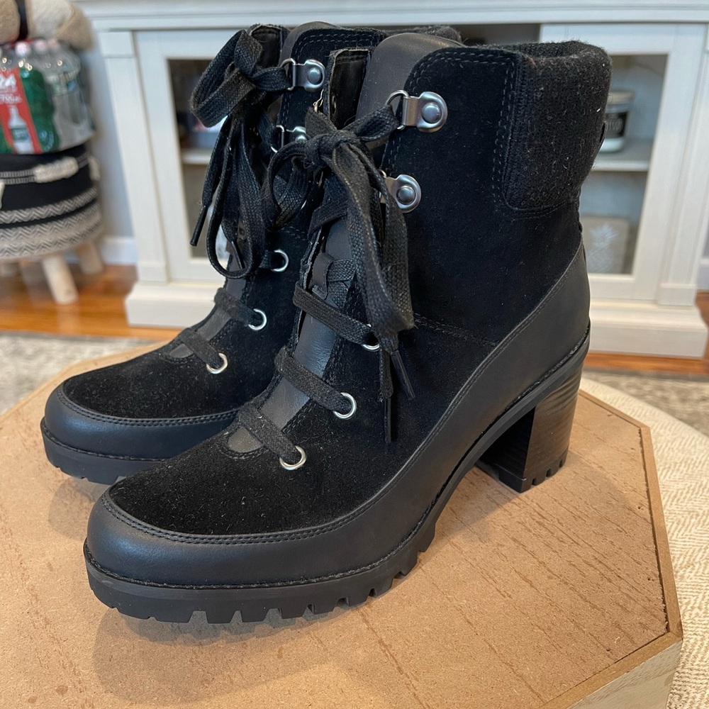 UGG Redwood Ankle Boot *NWT*